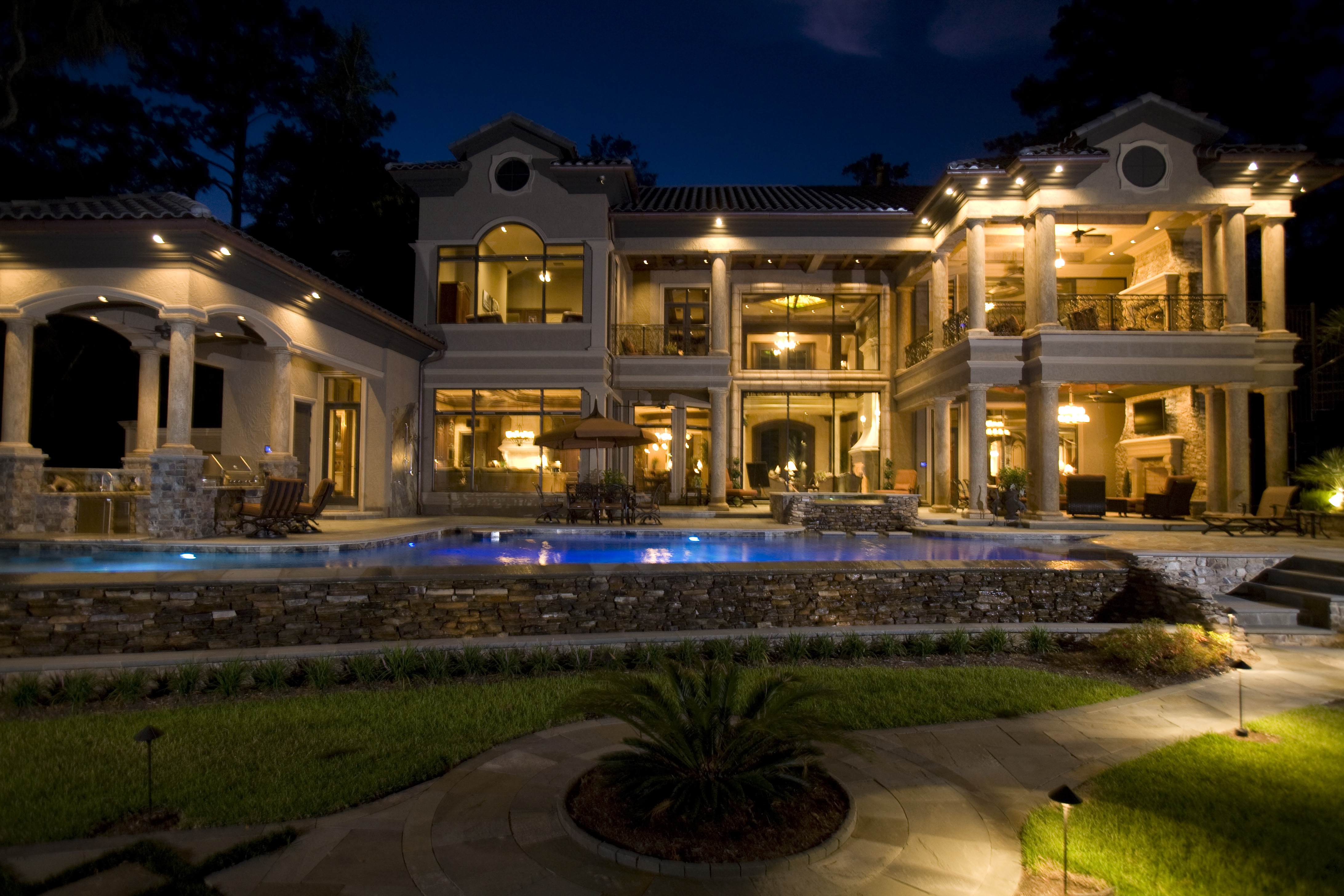 Luxury full. Mansion Эрандел. Самый дорогой коттедж на Гавайях. Проекты домов Luxury Mansion. Особняк 2000 годов.